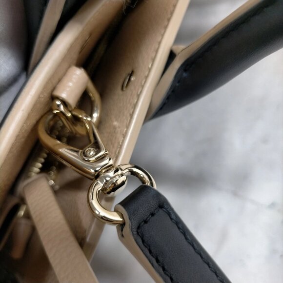 Ferragamo Studio Black Leather Hand Bag mon1000-101425 - Picture 9 of 16